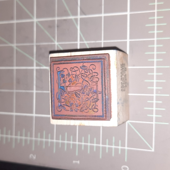 Monogram T rubber stamp - Picture 2 of 3